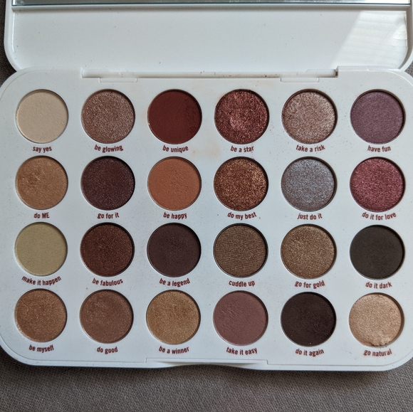 Essence 24 pan eyeshadow palette - Picture 2 of 3